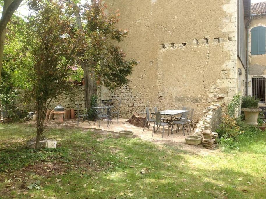 Ancien Presbytere Au Coeur Du Village Mauvezin  Exterior foto