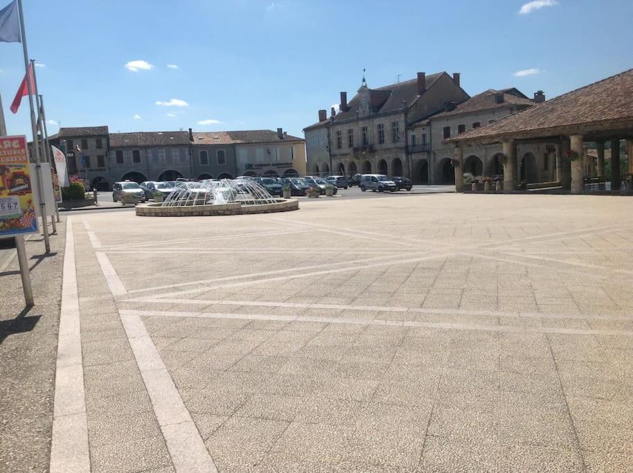 Ancien Presbytere Au Coeur Du Village Mauvezin  Exterior foto